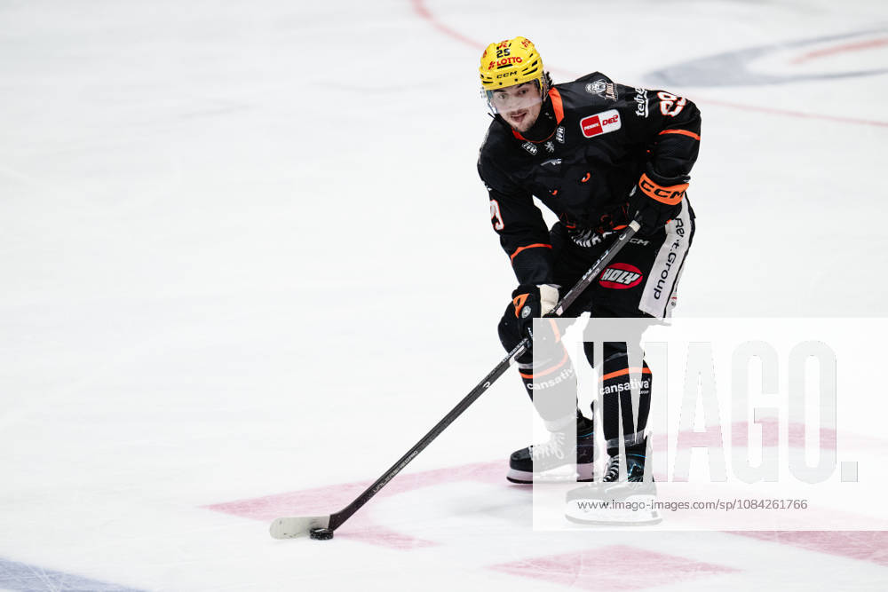 Anthony Romano Loewen Frankfurt, 29 GER, Loewen Frankfurt vs. Krefeld Pinguine, Ice Hockey, PENNY DEL, Matchday 7, 2026–2027 Season, October 8, 2026 GER, Loewen Frankfurt vs. Krefeld Pinguine, Ice Hockey, PENNY DEL, Matchday 7, 2026–2027 Season, October 8, 2026 Frankfurt am Main