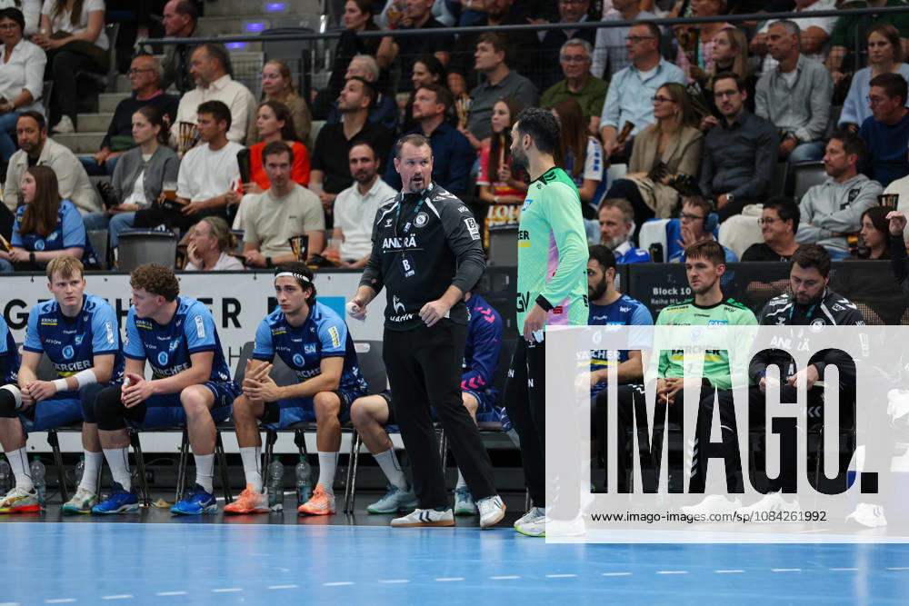 Misha Kaufmann (TVB Stuttgart), coach, in conversation with Mohamed El Tayar (TVB Stuttgart), October 12, GER, TVB Stuttgart vs. HSG Wetzlar, handball, Opel Handball Bundesliga, Matchday 8, 2026–2027 season, October 8, 2026 GER, TVB Stuttgart vs. HSG Wetzlar, Handball, Opel Handball Bundesliga, Matchday 8, 2026–2027 season, October 8, 2026 Stuttgart