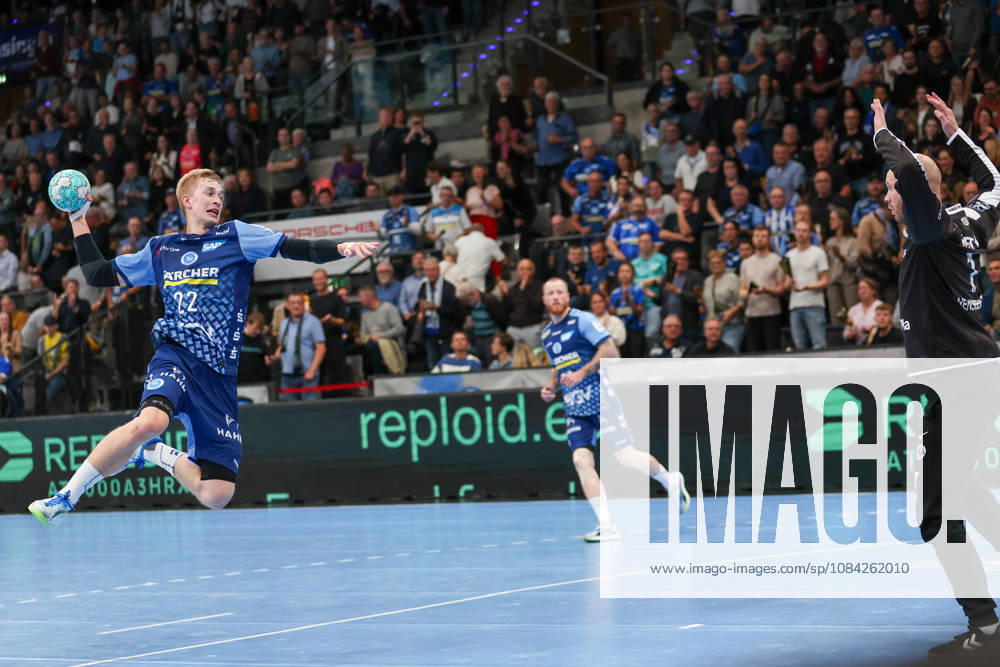 Torben Matzken, TVB Stuttgart, 22, taking a shot (GER), TVB Stuttgart vs. HSG Wetzlar, Handball, Opel Handball Bundesliga, Matchday 8, 2026–2027 season, October 8, 2026, GER, TVB Stuttgart vs. HSG Wetzlar, Handball, Opel Handball Bundesliga, Matchday 8, 2026–2027 season, October 8, 2026, Stuttgart