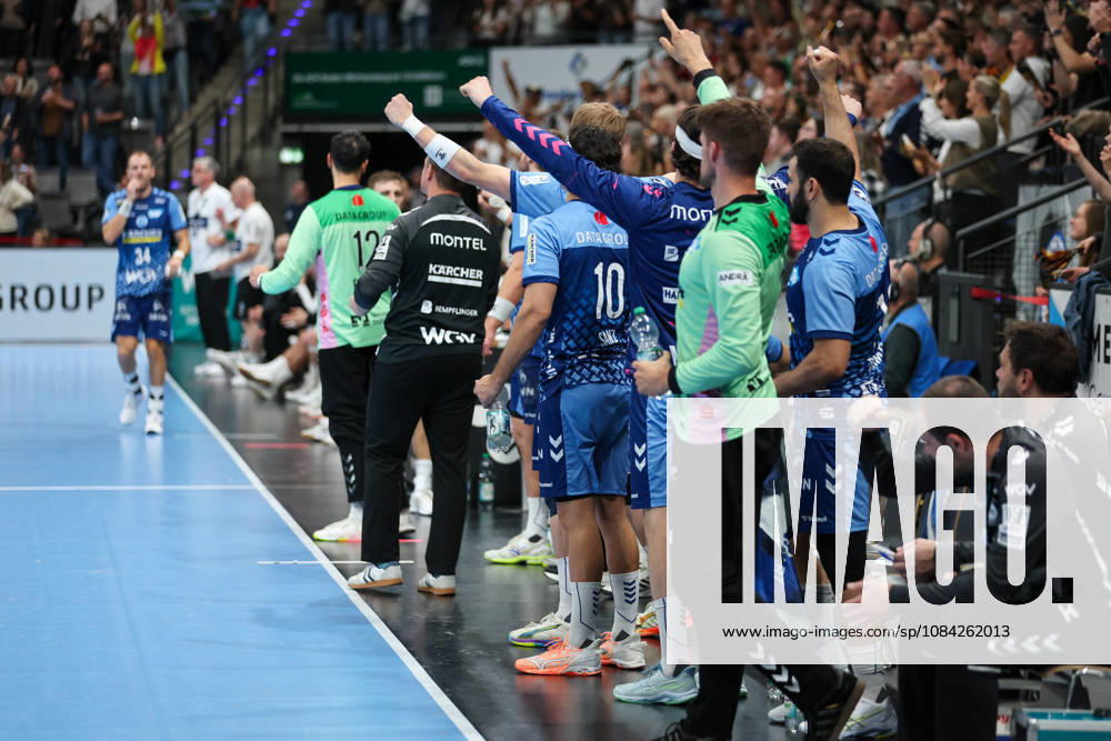 The TVB Stuttgart team is celebrating its well-deserved home victory GER, TVB Stuttgart vs. HSG Wetzlar, Handball, Opel Handball Bundesliga, Matchday 8, 2026–2027 season, October 8, 2026 GER, TVB Stuttgart vs. HSG Wetzlar, Handball, Opel Handball Bundesliga, Matchday 8, 2026–2027 season, October 8, 2026 Stuttgart