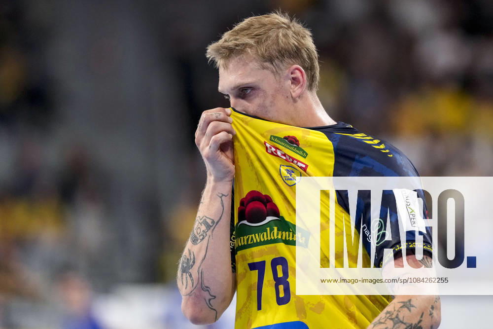 Edwin Aspenbäck RNL, 78, Rhein Neckar Löwen player, single frame, single photo, action, looking disappointed, disappointment, frustration, pessimistic, October 8, 2026, Mannheim, Germany, handball, Bundesliga, Rhein-Neckar Löwen vs. ThSV Eisenach