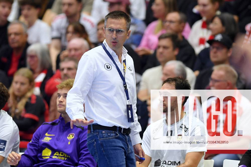 Gregory Cojean, Coach of HBC Nantes; Ian Seeano Tarrafeta, HBC Nantes 9 R—disappointed, frustrated, emotional; GER, MT Melsungen vs. HBC Nantes (FRA); Handball; Men s Champions League; Group Matches; 2026–2027 Season; October 8, 2026, GER, MT Melsungen vs. HBC Nantes, Handball, Men’s Champions League, Group Match, 2026–2027 Season, October 8, 2026, Kassel