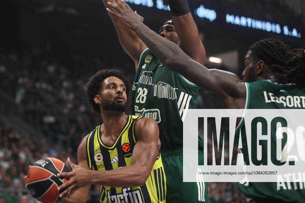 Panatinaikos AKTOR v Fenerbahce Tarfin - EuroLeague ATHENS, GREECE - OCTOBER 8: Braxton Key (L) of Fenerbahce Tarfin in action against Guerchon Yabusele (28) of Panathinaikos AKTOR during the EuroLeague Week 4 match between Panathinaikos AKTOR and Fenerbahce Tarfin at OAKA Sports Hall in Athens, Greece, on October 8, 2026. Ayhan Mehmet Anadolu Athens Greece. Editorial use only. Please get in touch for any other usage.