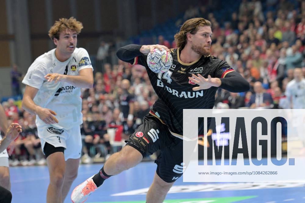 Johannes Golla (MT Melsungen 14) takes a shot; Thibaud Briet (HBC Nantes 3 L), GER, MT Melsungen vs. HBC Nantes (FRA), Handball, Men s Champions League, Group Matches, 2026–2027 Season, October 8, 2026, GER, MT Melsungen vs. HBC Nantes, Handball, Men’s Champions League, Group Match, 2026–2027 Season, October 8, 2026, Kassel