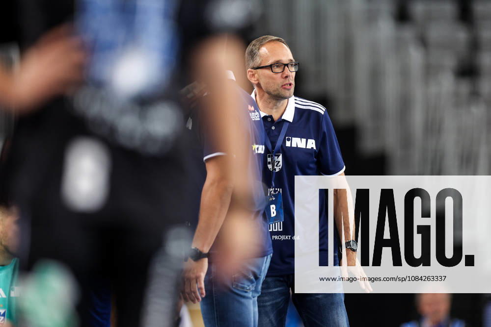 HC Zagreb v Aalborg Handbold - EHF Champions League Men Group Phase - Group C ZAGREB, CROATIA - OCTOBER 8: Head coach of HC Zagreb Hrvoje Horvat looks on during the EHF Champions League match between HC Zagreb and Aalborg Handbold at Arena Zagreb on October 8, 2026 in Zagreb, Croatia. IgorxKralj PIXSELL