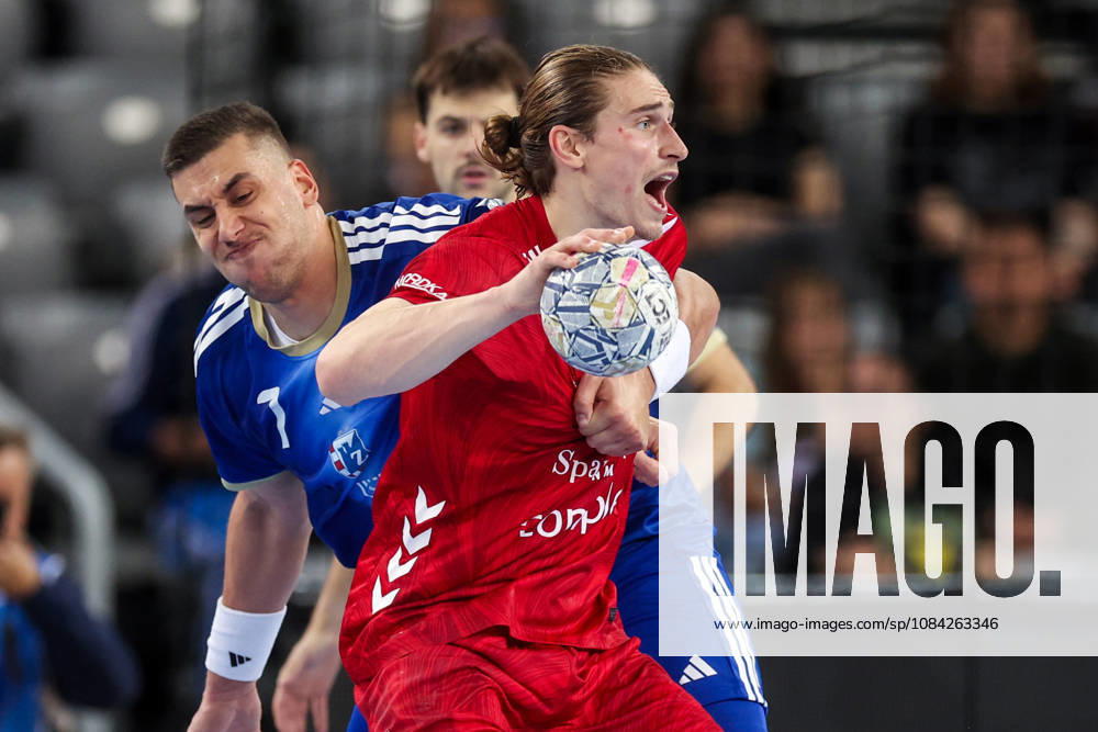 HC Zagreb v Aalborg Handbold - EHF Champions League Men Group Phase - Group C ZAGREB, CROATIA - OCTOBER 8: Petar Topic of HC Zagreb and Juri Knorr of Aalborg Handbold in action during the EHF Champions League match between HC Zagreb and Aalborg Handbold at Arena Zagreb on October 8, 2026 in Zagreb, Croatia. IgorxKralj PIXSELL
