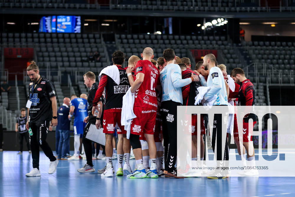 HC Zagreb v Aalborg Handbold - EHF Champions League Men Group Phase - Group C ZAGREB, CROATIA - OCTOBER 8: Aalborg Handbold time-out during the EHF Champions League match between HC Zagreb and Aalborg Handbold at Arena Zagreb on October 8, 2026 in Zagreb, Croatia. IgorxKralj PIXSELL