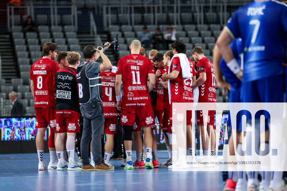 HC Zagreb v Aalborg Handbold - EHF Champions League Men Group Phase - Group C ZAGREB, CROATIA - OCTOBER 8: Aalborg Handbold time-out during the EHF Champions League match between HC Zagreb and Aalborg Handbold at Arena Zagreb on October 8, 2026 in Zagreb, Croatia. IgorxKralj PIXSELL