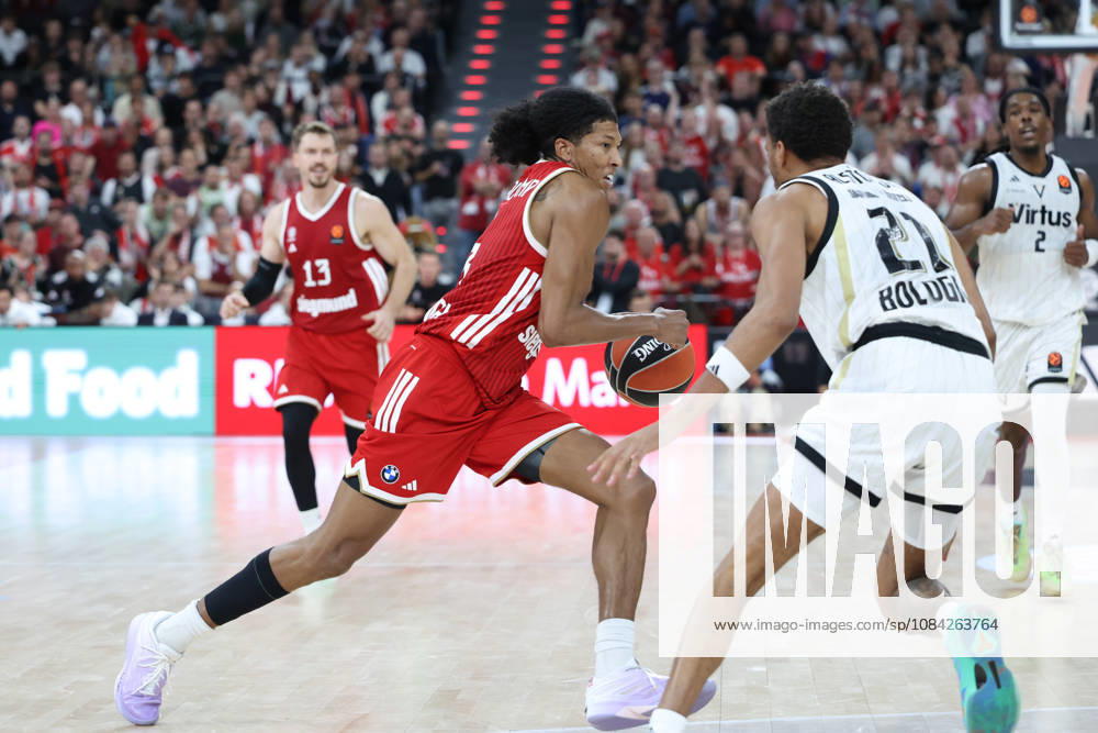MarJon Beauchamp, FC Bayern Basketball, 03, with Derrick Alston Jr., Virtus Bologna, 21, GER, FC Bayern Basketball vs. Virtus Bologna, Basketball, EuroLeague, Matchday 4, 2026–2027 Season, October 8, 2026, GER, FC Bayern Basketball vs. Virtus Bologna, Basketball, EuroLeague, Matchday 4, 2026–2027 Season, October 8, 2026, Munich