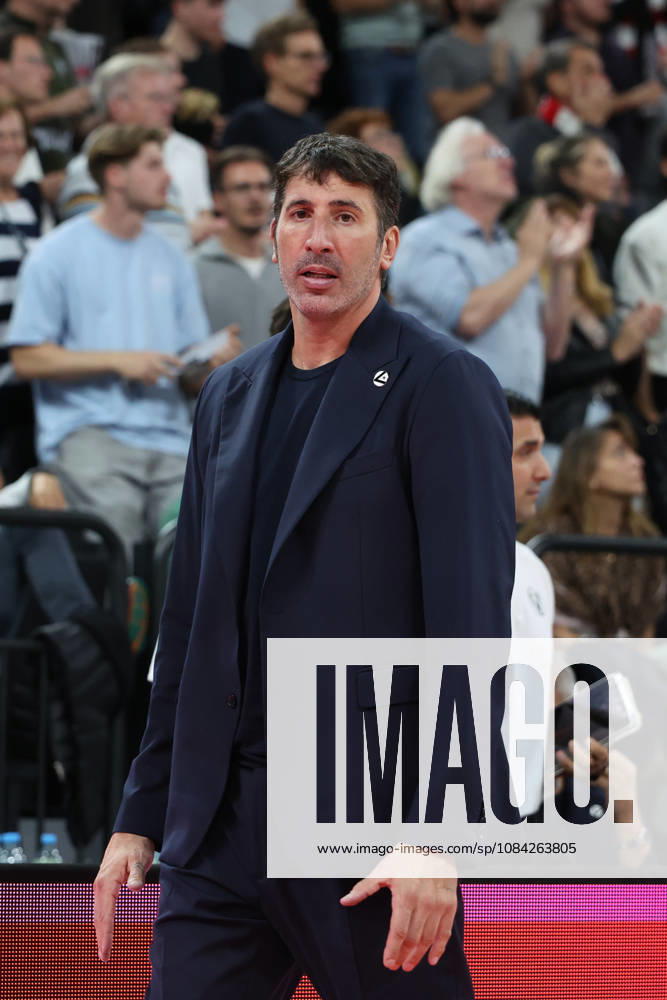 Alex Mumbru, Virtus Bologna, Head Coach, GER, FC Bayern Basketball vs. Virtus Bologna, Basketball, EuroLeague, Matchday 4, 2026–2027 Season, October 8, 2026, GER, FC Bayern Basketball vs. Virtus Bologna, Basketball, EuroLeague, Round 4, 2026–2027 Season, October 8, 2026, Munich