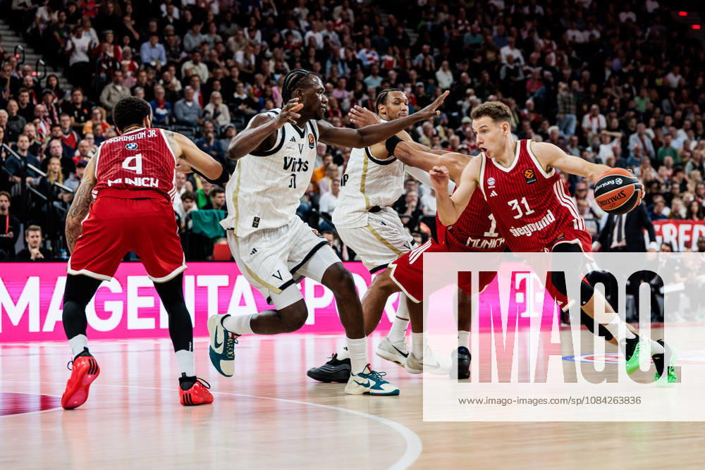Rokas Jokubaitis (FC Bayern Muenchen, 31) controls the ball against Aliou Diarra (Virtus Bologna, 31) during the Turkish Airlines EuroLeague match between FC Bayern Muenchen vs. Virtus Bologna at SAP Garden on round 4 of Turkish Airlines EuroLeague on October 08, 2026 in Munich, Germany. Bavaria Germany