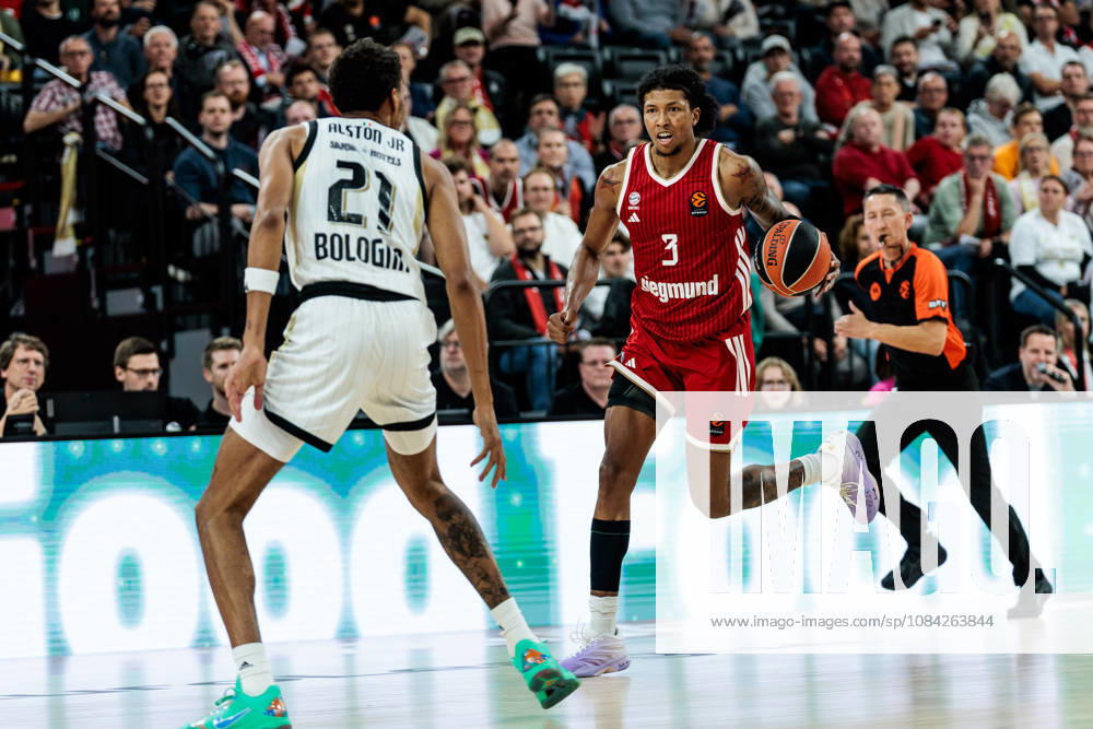 Marjon Beauchamp (FC Bayern Muenchen, 3) controls the ball against Derrick Alston Jr. (Virtus Bologna, 21) during the Turkish Airlines EuroLeague match between FC Bayern Muenchen vs. Virtus Bologna at SAP Garden on round 4 of Turkish Airlines EuroLeague on October 08, 2026 in Munich, Germany. Bavaria Germany