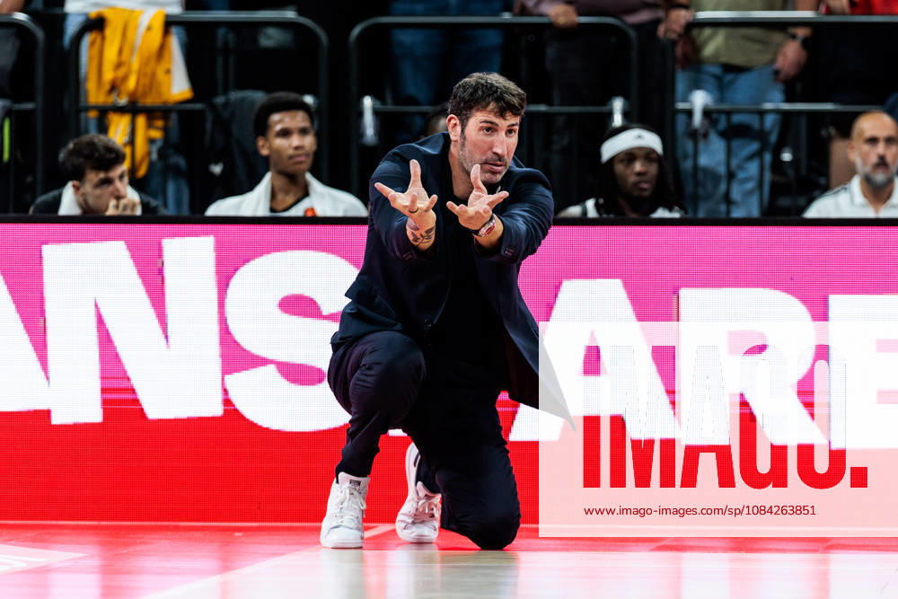 Alex Mumbru (Head Coach Virtus Bologna) on his knees, gesturing, during the Turkish Airlines EuroLeague match between FC Bayern Muenchen vs. Virtus Bologna at SAP Garden on round 4 of Turkish Airlines EuroLeague on October 08, 2026 in Munich, Germany. Bavaria Germany