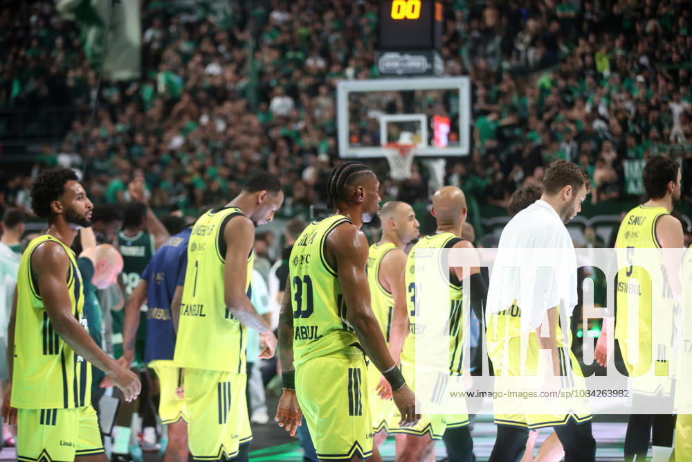 Panatinaikos AKTOR v Fenerbahce Tarfin - EuroLeague ATHENS, GREECE - OCTOBER 8: Players of Fenerbahce Tarfin are seen after the EuroLeague Week 4 match between Panathinaikos AKTOR and Fenerbahce Tarfin at OAKA Sports Hall in Athens, Greece, on October 8, 2026. Ayhan Mehmet Anadolu Athens Greece. Editorial use only. Please get in touch for any other usage.