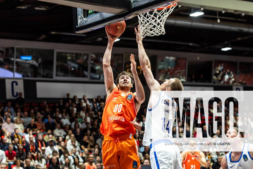GER, BKT Eurocup, Basketball, Chemnitz, Niners Chemnitz vs. Neptunas Klaipeda, Jannis von Seckendorff (Niners Chemnitz), 90; Martynas Echodas (Neptunas Klaipeda), 14; Chemnitz Messe, Chemnitz, Saxony, Germany