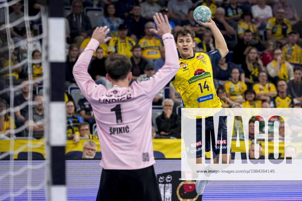 From left: Matija Spikic, goalkeeper, ThSV, 1; Gino Steenaerts, RNL, 14, on a jump shot, shot, goal attempt, action, game scene, October 8, 2026, Mannheim, Germany, handball, Bundesliga, Rhein-Neckar Löwen vs. ThSV Eisenach
