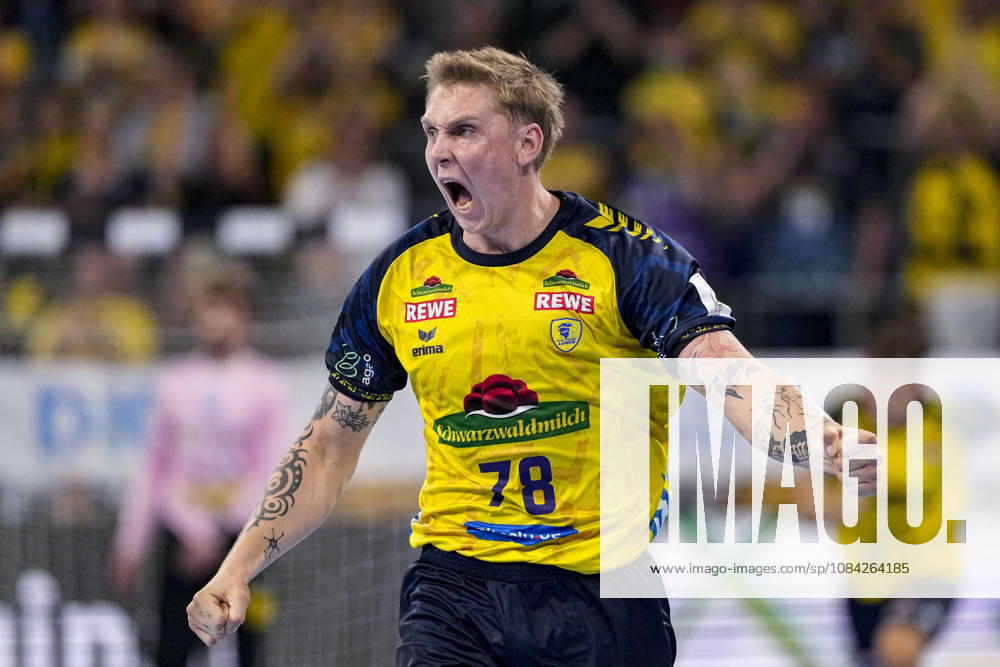 Edwin Aspenbäck RNL, 78, a player for the Rhein Neckar Löwen, celebrates a goal, celebration, cheering, goal celebration, goal scored, celebrate the goal, goal, celebration, celebrating the goal, joy, happiness, happy, optimistic, positive, game scene, highlight, single frame, single photo, action, October 8, 2026, Mannheim, Germany, handball, Bundesliga, Rhein-Neckar Löwen vs. ThSV Eisenach