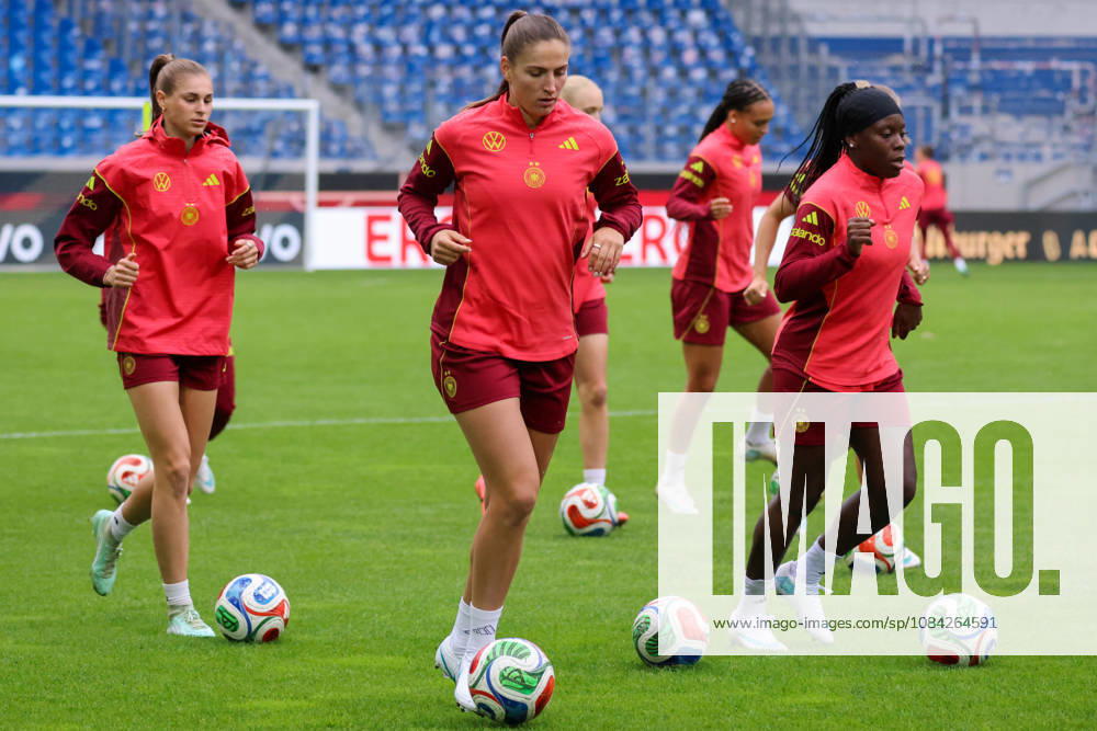German Women s National Soccer Team: Final practice for the friendly match between Germany and Australia. Pictured, from left: Jule Brand (Germany), Melissa Kössler (Germany), and Nicole Anyomi (Germany)