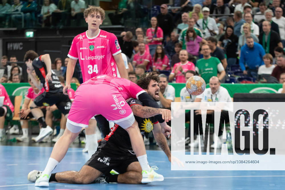 Handball, HBL2 SC DHfK Leipzig vs. TuS N Lübbecke, October 8, 2026; Max Santos 4, TuS N Lübbecke is brought down; Anton Voß 34; SC DHfK Leipzig watches the play. Handball, 2nd Bundesliga, 2026–2027 season, Matchday 7: SC DHfK Leipzig vs. TuS N Lübbecke on October 8, 2026, at the Quarterback Immobilien Arena Leipzig