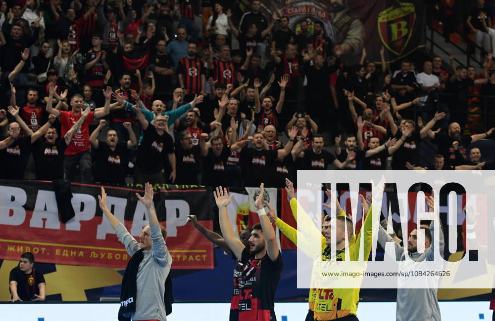 EHF CHAMPIONS LEAGUE. Players of HC Vardar sing with their fans after loosing the EHF Champiosn League group phase match between HC Vardar and HC Orlen Wisla Plock in Skopje, North Macedonia, October 19 2026.IMAGo PETR STOJANOVSKI