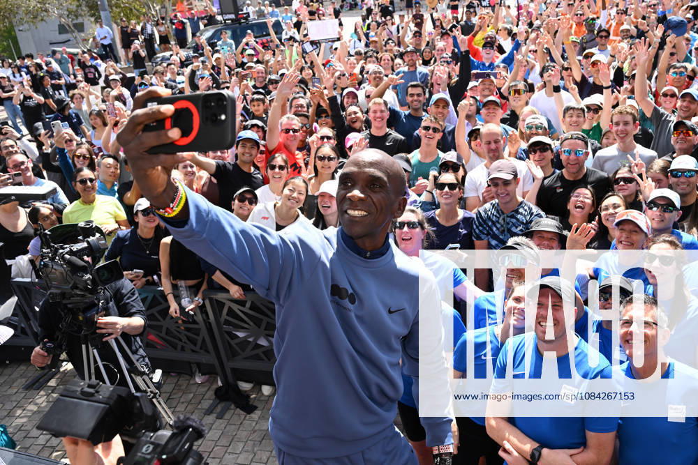 ELIUD KIPCHOGE MELBOURNE MARATHON OP, Elite marathon athlete Eliud Kipchoge during a fan event ahead of the Melbourne Marathon, in Melbourne, Friday, October 9, 2026. ( NO ARCHIVING MELBOURNE VICTORIA Australia