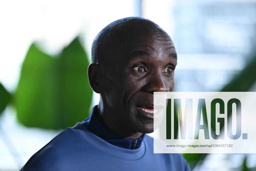ELIUD KIPCHOGE MELBOURNE MARATHON OP, Elite marathon athlete Eliud Kipchoge speaks to media at a door stop during a fan event ahead of the Melbourne Marathon, in Melbourne, Friday, October 9, 2026. ( NO ARCHIVING MELBOURNE VICTORIA Australia