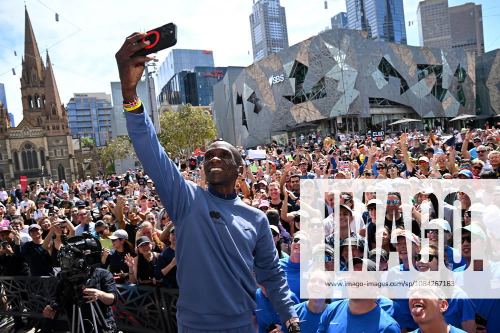 ELIUD KIPCHOGE MELBOURNE MARATHON OP, Elite marathon athlete Eliud Kipchoge during a fan event ahead of the Melbourne Marathon, in Melbourne, Friday, October 9, 2026. ( NO ARCHIVING MELBOURNE VICTORIA Australia