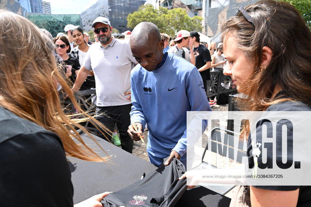 ELIUD KIPCHOGE MELBOURNE MARATHON OP, Elite marathon athlete Eliud Kipchoge signs autographs at a door stop during a fan event ahead of the Melbourne Marathon, in Melbourne, Friday, October 9, 2026. ( NO ARCHIVING MELBOURNE VICTORIA Australia