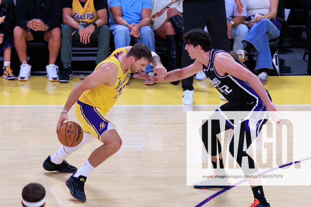 Luka Doncic 77 of the Los Angeles Lakers drives against Maxime Raynaud 42 of the Sacramento Kings during a preseason NBA, Basketball Herren, USA game on Thursday October 8, 2026 at Crypto.com Arena in Los Angeles, California. JAVIER ROJAS PI Lakers Vs. Kings - ZUMAp124 20261008_zaa_p124_004