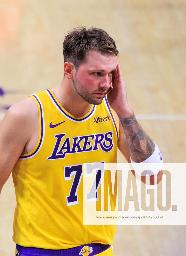 Luka Doncic 77 of the Los Angeles Lakers during a preseason NBA, Basketball Herren, USA game against the Sacramento Kings on Thursday October 8, 2026 at Crypto.com Arena in Los Angeles, California. JAVIER ROJAS PI Lakers Vs. Kings - ZUMAp124 20261008_zaa_p124_013