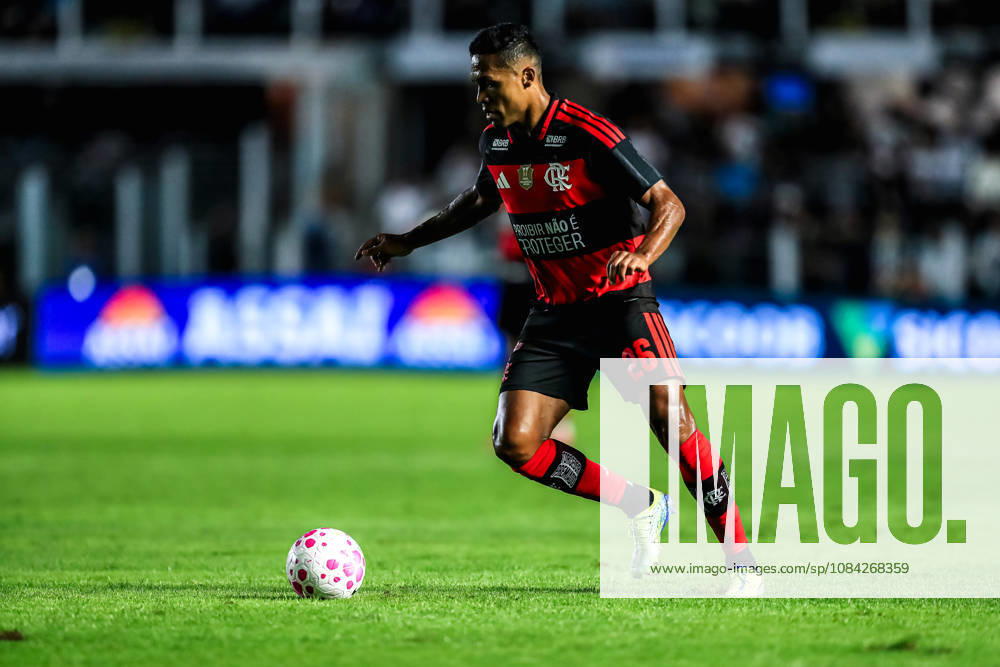 SoO PAULO (SP), BRAZIL OCTOBER 10: Flamengo player Alex Sandro during the match between Santos and Flamengo in the 2026 Brazilian Championship at Vila Belmiro Stadium in Santos (SP), Brazil, on Thursday, October 10, 2026., Credit:Marco Miatelo Avalon