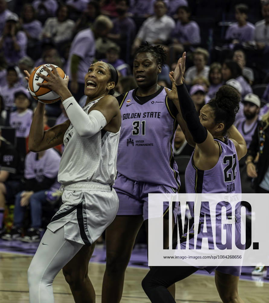 OCT 07 2026 San Francisco, CA U.S.A. Las Vegas Aces center A ja Wilson (22)battles for position in the paint against Golden State Valkyries center Aminata Gueye (31)and Golden State Valkyries guard Veronica Burton (22)during the WNBA, Basketball Damen, USA semifinals playoff game 2 western conference between the Las Vegas Aces and the Golden State Valkyries at the Chase Centers. CSM San Francisco USA - ZUMAc04_ 20261007_zma_c04_062