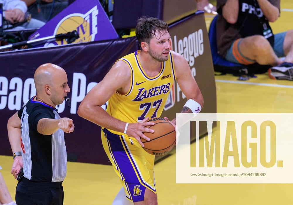 Luka Doncic 77 of the Los Angeles Lakers puts the ball in play during a preseason NBA, Basketball Herren, USA game against the Sacramento Kings on Thursday October 8, 2026 at Crypto.com Arena in Los Angeles, California. Lakers defeat Kings, 114 -110. JAVIER ROJAS PI Lakers Vs. Kings - ZUMAp124 20261008_zaa_p124_037