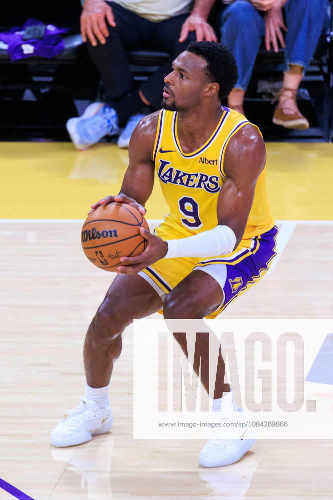 Bronny James 9 of the Los Angeles Lakers gets ready to take a shot during a preseason NBA, Basketball Herren, USA game against the Sacramento Kings on Thursday October 8, 2026 at Crypto.com Arena in Los Angeles, California. Lakers defeat Kings, 114 -110. JAVIER ROJAS PI Lakers Vs. Kings - ZUMAp124 20261008_zaa_p124_057