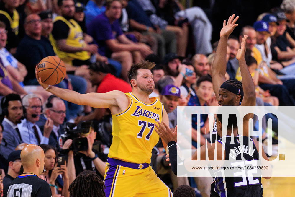 Luka Doncic 77 of the Los Angeles Lakers looks to pass past Sacramento Kings defenders during a preseason NBA, Basketball Herren, USA game on Thursday October 8, 2026 at Crypto.com Arena in Los Angeles, California. Lakers defeat Kings, 114 -110. JAVIER ROJAS PI Lakers Vs. Kings - ZUMAp124 20261008_zaa_p124_064