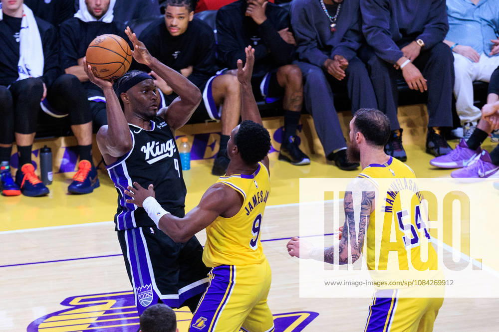 Bronny James 9 of the Los Angeles Lakers blocks Precious Achiuwa 9 of the Sacramento Kings during a preseason NBA, Basketball Herren, USA game on Thursday October 8, 2026 at Crypto.com Arena in Los Angeles, California. Lakers defeat Kings, 114 -110. JAVIER ROJAS PI Lakers Vs. Kings - ZUMAp124 20261008_zaa_p124_065