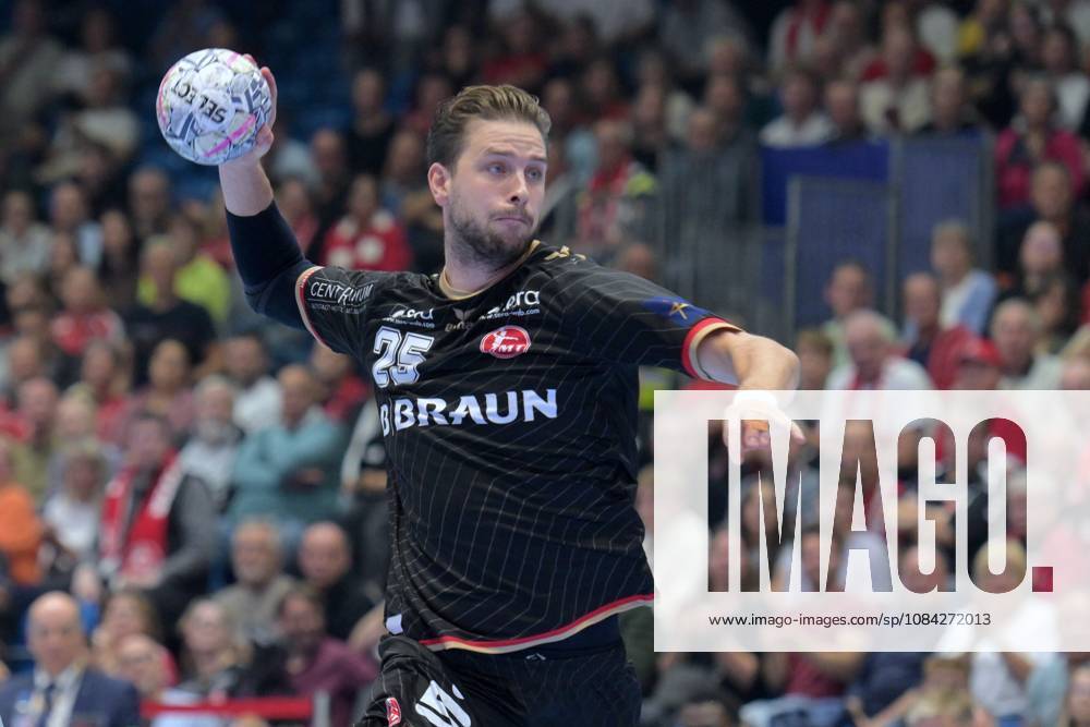Olle Forsell Schefvert of MT Melsungen No. 25 taking a shot, GER, MT Melsungen vs. HBC Nantes, FRA, Handball, Men s Champions League, Group Matches, 2026–2027 Season, October 8, 2026, GER, MT Melsungen vs. HBC Nantes, Handball, Men s Champions League, Group Match, 2026–2027 Season, October 8, 2026, Kassel