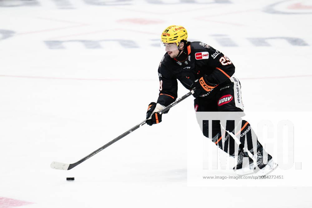 Anthony Romano Loewen Frankfurt, 29 GER, Loewen Frankfurt vs. Krefeld Pinguine, Ice Hockey, PENNY DEL, Matchday 7, 2026–2027 Season, October 8, 2026 GER, Loewen Frankfurt vs. Krefeld Pinguine, Ice Hockey, PENNY DEL, Matchday 7, 2026–2027 Season, October 8, 2026 Frankfurt am Main