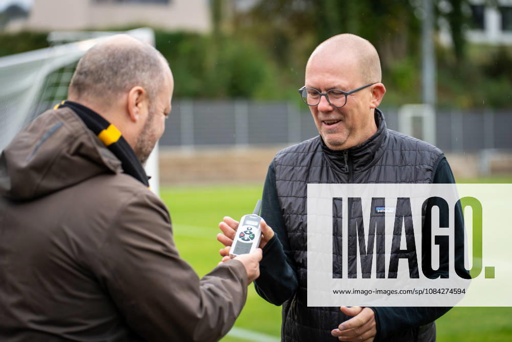 Dr. Dirk Kall, Commercial Managing Director of Alemannia Aachen, symbolically receives the remote control for the irrigation system. TSV Alemannia Aachen: Opening of the new training field, 2026–2027 season, October 9, 2026 TSV Alemannia Aachen: Opening of the new training field, 2026–2027 season, October 9, 2026 Aachen