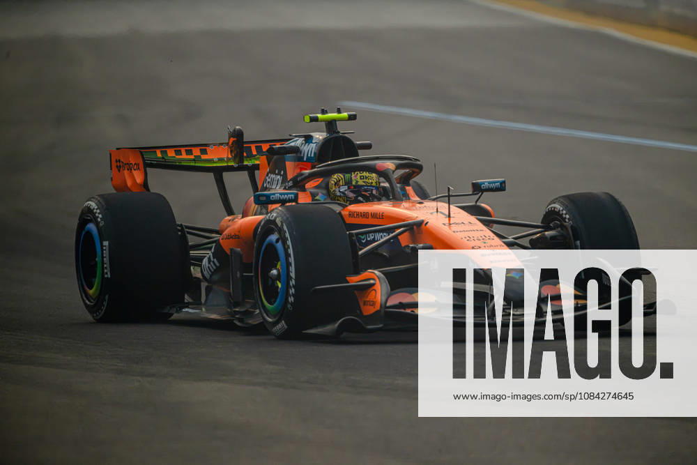 9th October 2026; Marina Bay, Singapore; Formula 1, Singapore Grand Prix, Free Practice and Sprint Qualifying Day; Lando Norris (1) of Great Britain and McLaren Mastercard F1 Team at the turn 18 at Singapore GP DavidxAsh