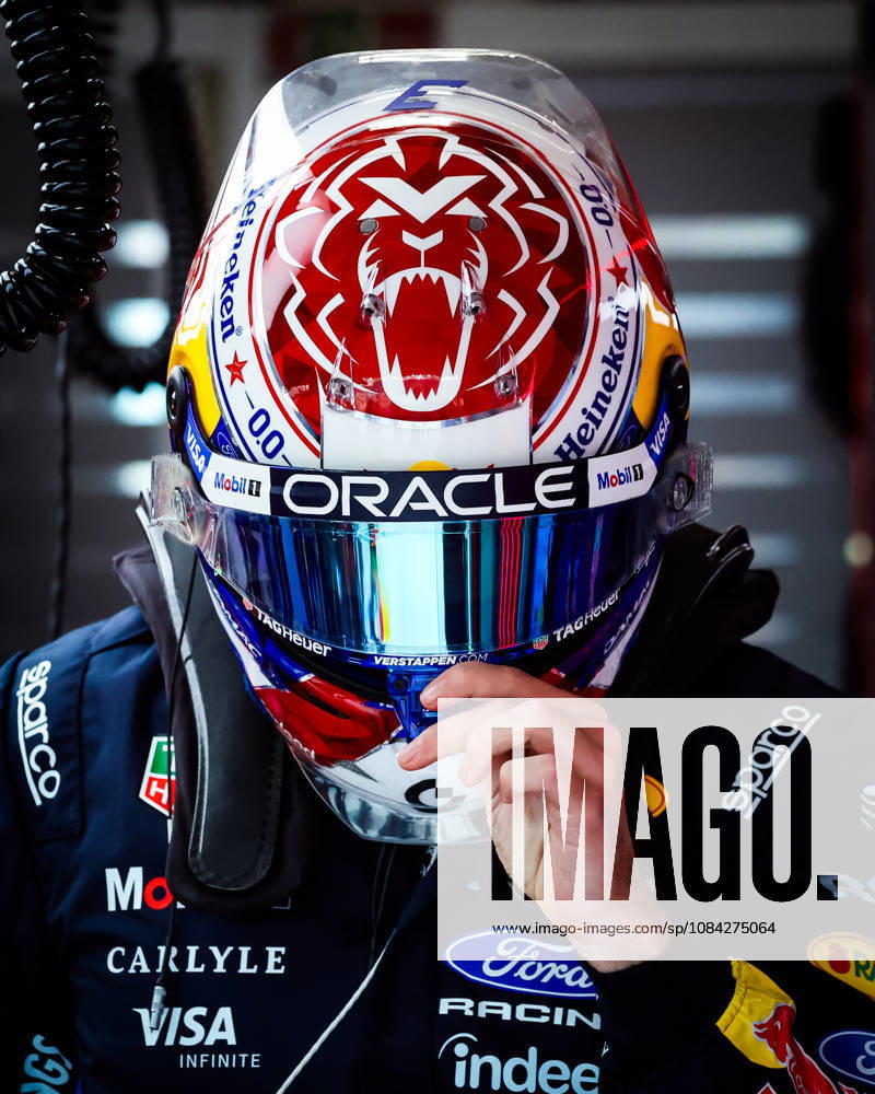 F1 - SINGAPORE GRAND PRIX 2026 VERSTAPPEN Max (nld), Red Bull Racing Ford RB22, portrait helmet schuberth during the 2026 Formula 1 Singapore Grand Prix, 17th round of the 2026 Formula One World Championship, WM, Weltmeisterschaft from October 9 to 11, 2026 on the Marina Bay Street Circuit, in Singapore, Singapore - SingaporeSingapore