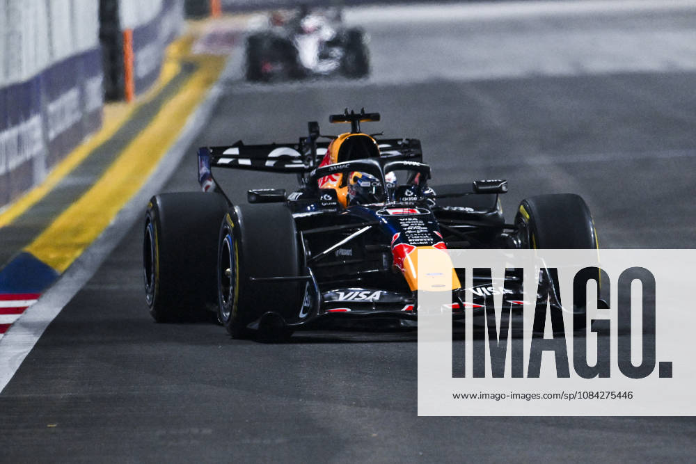 F1 - SINGAPORE GRAND PRIX 2026 03 VERSTAPPEN Max (nld), Red Bull Racing Ford RB22, action during the 2026 Formula 1 Singapore Grand Prix, 17th round of the 2026 Formula One World Championship, WM, Weltmeisterschaft from October 9 to 11, 2026 on the Marina Bay Street Circuit, in Singapore, Singapore - SingaporeSingapore