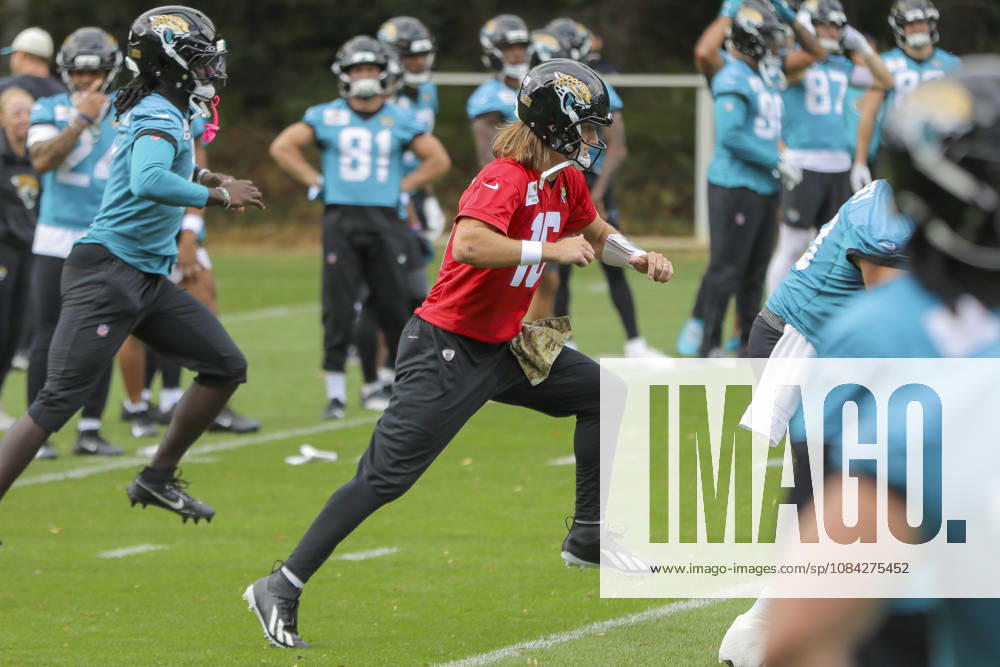 Trevor Lawrence of the Jacksonville Jaguars training with the team during the Jacksonville Jaguars team practise and media as part of the London NFL, American Football Herren, USA Series 2026, at the Grove, Chandler’s Cross, Hertfordshire, England, on 09 October 2026. Jody Demay - Davies SPP