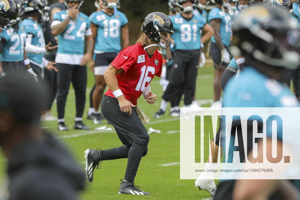 Trevor Lawrence of the Jacksonville Jaguars training with the team during the Jacksonville Jaguars team practise and media as part of the London NFL, American Football Herren, USA Series 2026, at the Grove, Chandler’s Cross, Hertfordshire, England, on 09 October 2026. Jody Demay - Davies SPP