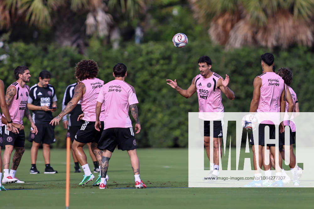 FORT LAUDERDALE, FL - OCTOBER 09: Inter Miami CF defender Gonzalo Lujan (2)(C) is seen heading a ball during an Inter Miami Training Session at Florida Blue Training Center on October 09, 2026 in Fort Lauderdale, Florida.(Photo by Chris Arjoon Icon Sportswire). SOCCER: OCT 09 Inter Miami CF Training Icon2610090000012
