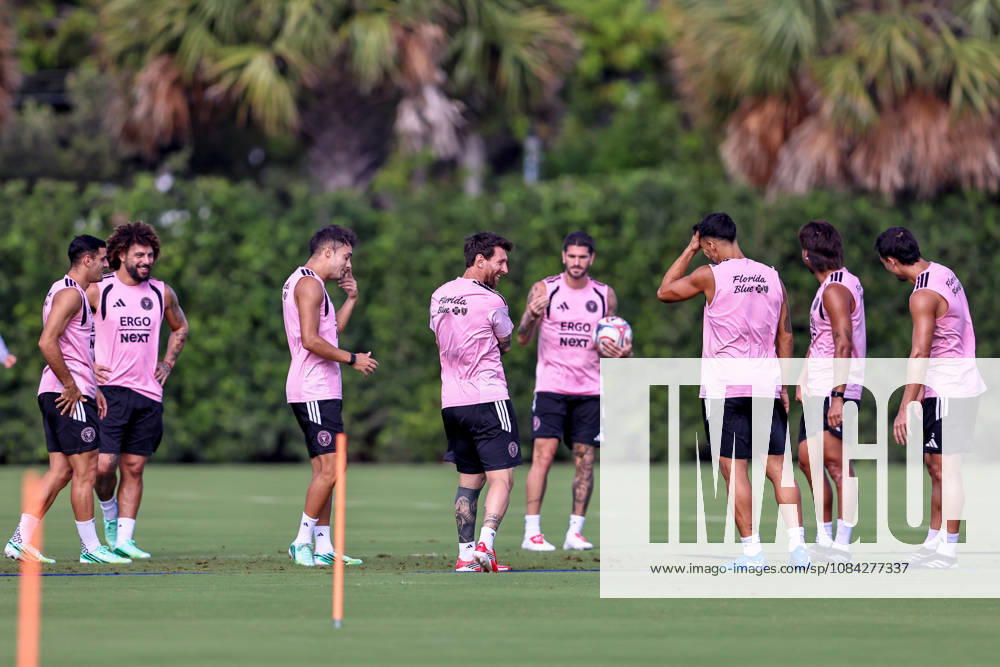 FORT LAUDERDALE, FL - OCTOBER 09: Lionel Messi (10)(C) of Inter Miami CF is seen during an Inter Miami Training Session at Florida Blue Training Center on October 09, 2026 in Fort Lauderdale, Florida. (Photo by Chris Arjoon Icon Sportswire) SOCCER: OCT 09 Inter Miami CF Training Icon2610090000023
