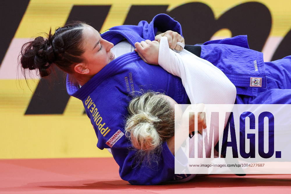 AZERBAIJAN, BAKU - OCTOBER 9, 2026: Yael van Heemst (bottom) of the Netherlands and Anna Monta Olek of Germany compete in their -78 kg bout as part of the 2026 World Judo Championships at the National Gymnastics Arena 2026 World Judo Championships In Baku - ZUMAt113 20261009_zaa_t113_698
