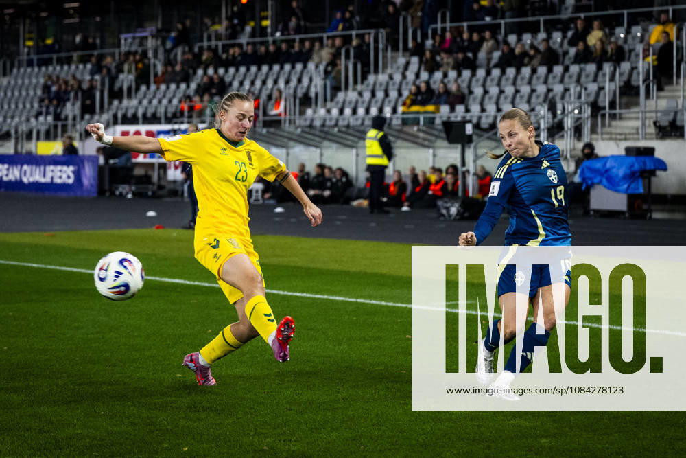 Loreta Rogaciova of Lithuania and Anna Anvegard of Sweden during the FIFA Women’s World Cup qualifying playoff soccer match between Lithuania and Sweden on October 9, 2026 in Kaunas. Photo by Mathias Bergeld. BILDBYRAN code MB MB1418 soccer football vm qual qual fifa womens world cup qualifier qualifier playoff lithuania sweden women s bbeng play off