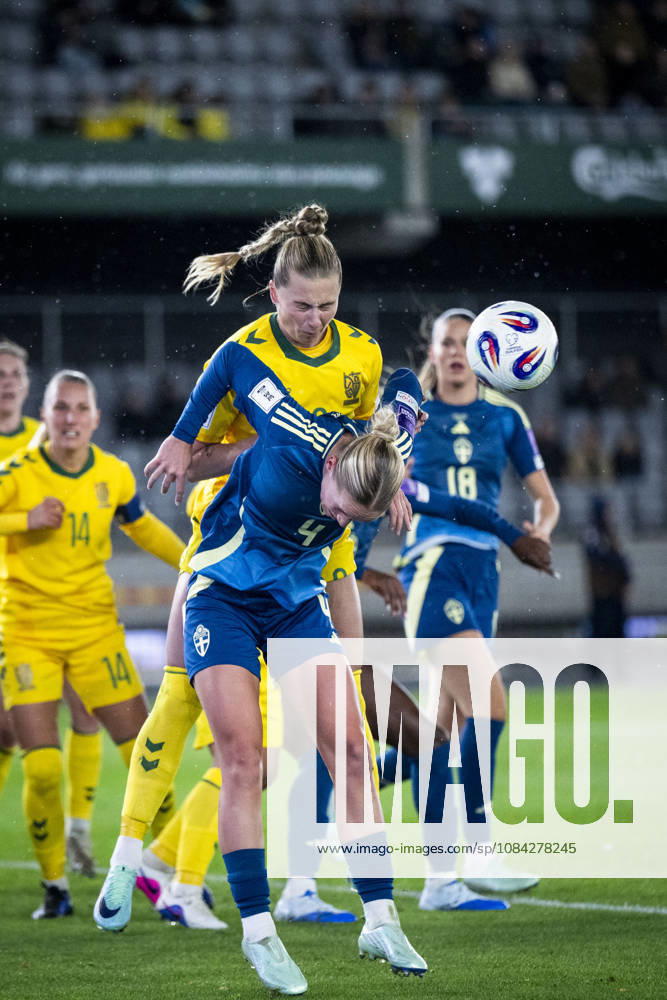 Rimante Jonusaite of Lithuania and Hanna Lundkvist of Sweden during the FIFA Women’s World Cup qualifying playoff soccer match between Lithuania and Sweden on October 9, 2026 in Kaunas. Photo by Mathias Bergeld, BILDBYRAN, code MB MB1418. soccer, football, World Cup qualifier, FIFA Women’s World Cup qualifier, playoff, Lithuania, Sweden, women’s soccer, BBENG, play-off