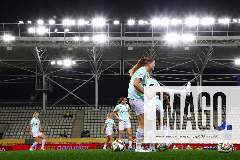 Women s World Cup Qualifier: Romania vs. Norway, Bucharest, October 9, 2026. The women s national team warms up for kickoff in the World Cup qualifying soccer match between Romania and Austria at Stadionul Arcul de Triumf in Bucharest. Photo: Nikola Krstic, NTB, Bucharest, Romania. . RESTRICTED USE FOR BETTING COMPANIES